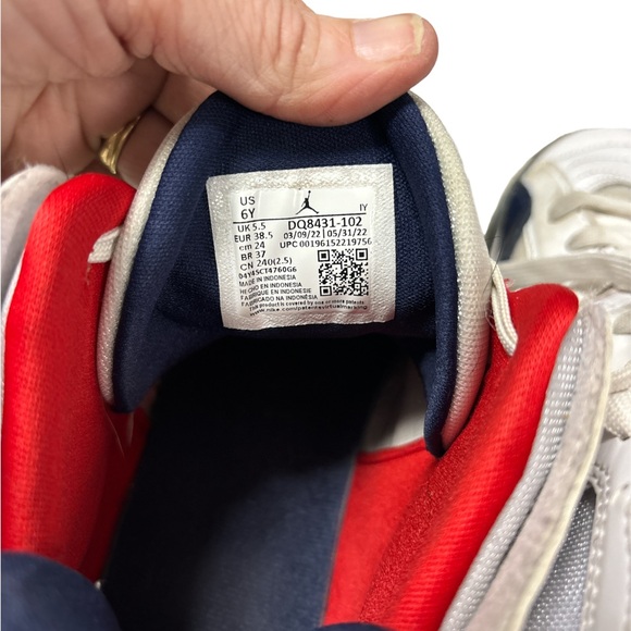 Very Good Condition, Nike Jordan JumpMan High-Tops, Size 6Y, white and navy - Picture 3 of 5